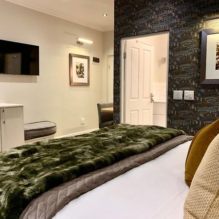 Alluvia Boutique Winery & Luxury Accommodation Стеленбош Стая снимка A bedroom at the hotel