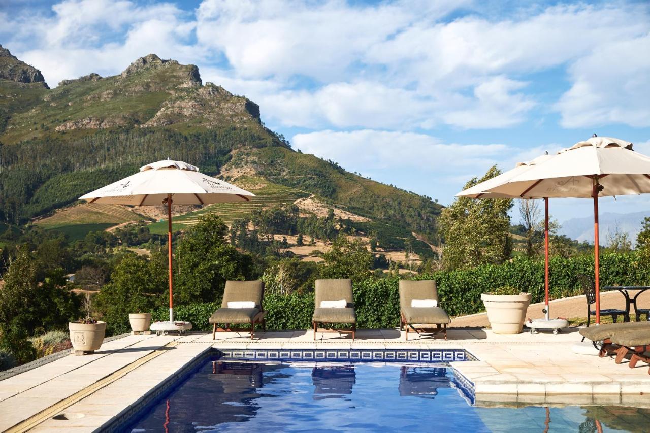 Alluvia Boutique Winery & Luxury Accommodation Стеленбош Екстериор снимка The swimming pool at the hotel