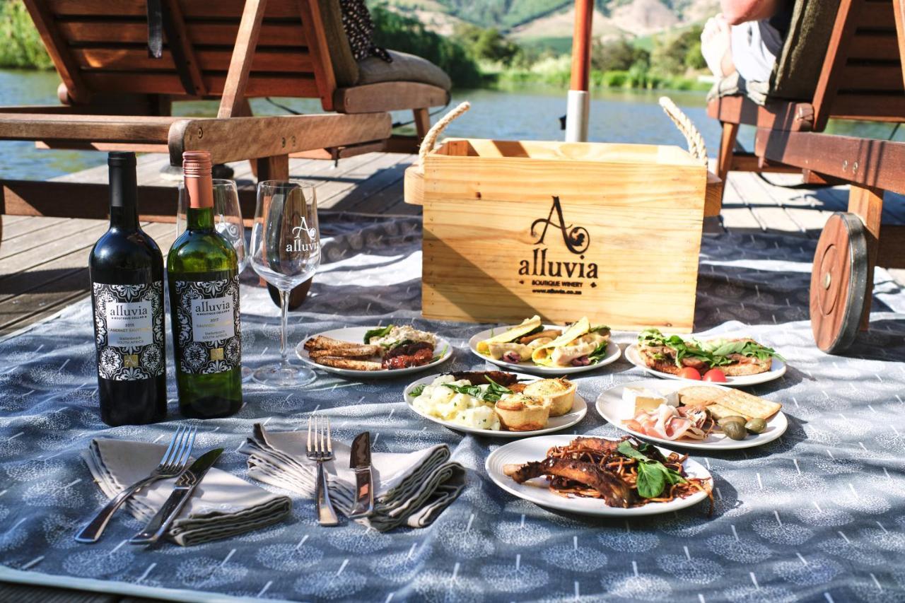 Alluvia Boutique Winery & Luxury Accommodation Стеленбош Екстериор снимка Picnic at the winery