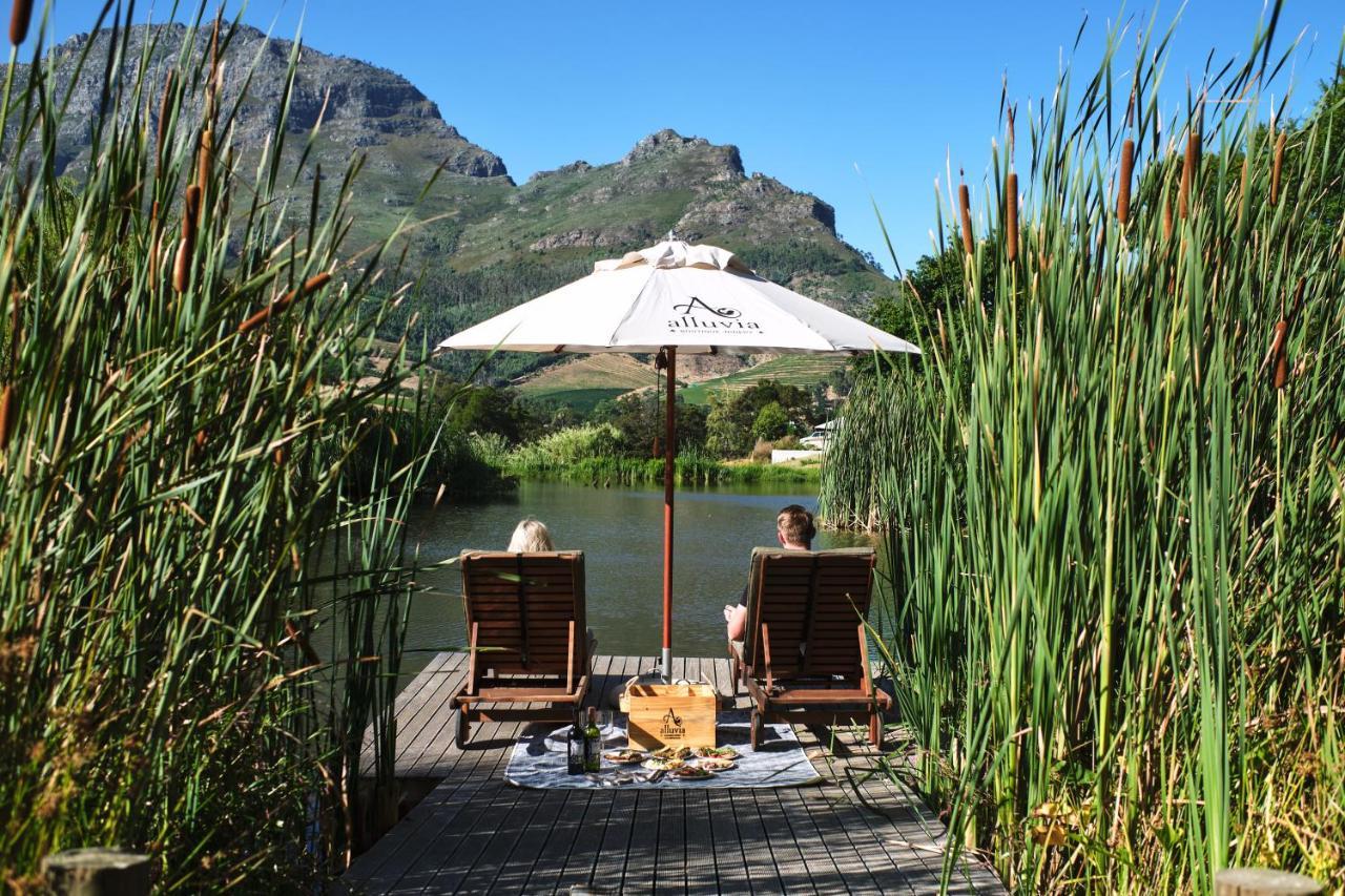 Alluvia Boutique Winery & Luxury Accommodation Стеленбош Екстериор снимка The deck at the restaurant