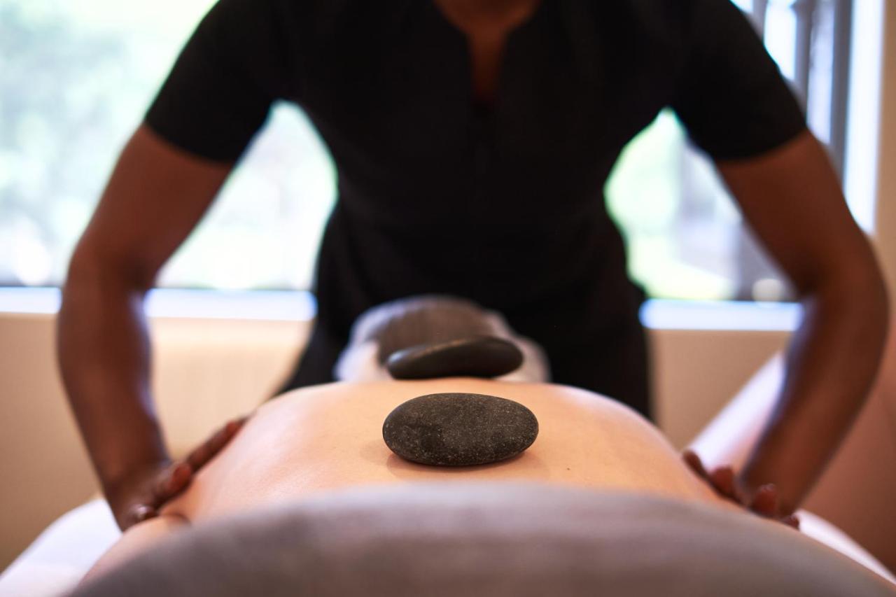 Alluvia Boutique Winery & Luxury Accommodation Стеленбош Екстериор снимка Hot stone massage