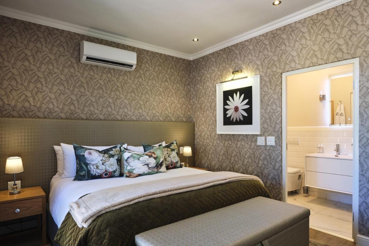 Alluvia Boutique Winery & Luxury Accommodation Стеленбош Екстериор снимка A bedroom at the Cape Heritage