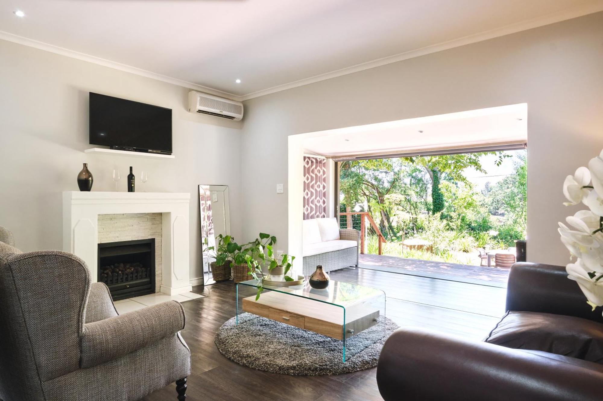 Alluvia Boutique Winery & Luxury Accommodation Стеленбош Стая снимка A living room with a fireplace