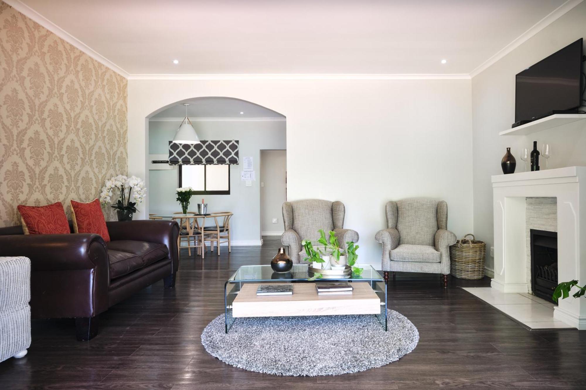 Alluvia Boutique Winery & Luxury Accommodation Стеленбош Стая снимка A living room in a house