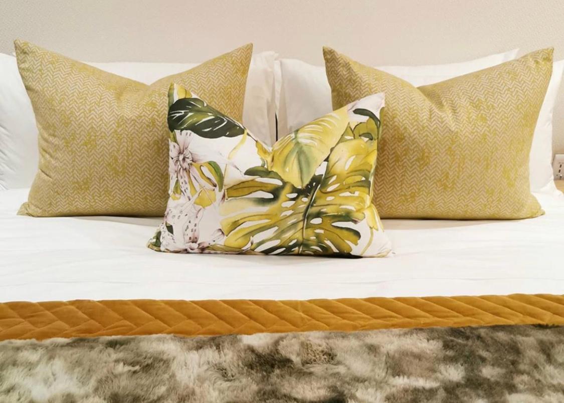 Alluvia Boutique Winery & Luxury Accommodation Стеленбош Стая снимка A bed with decorative pillows