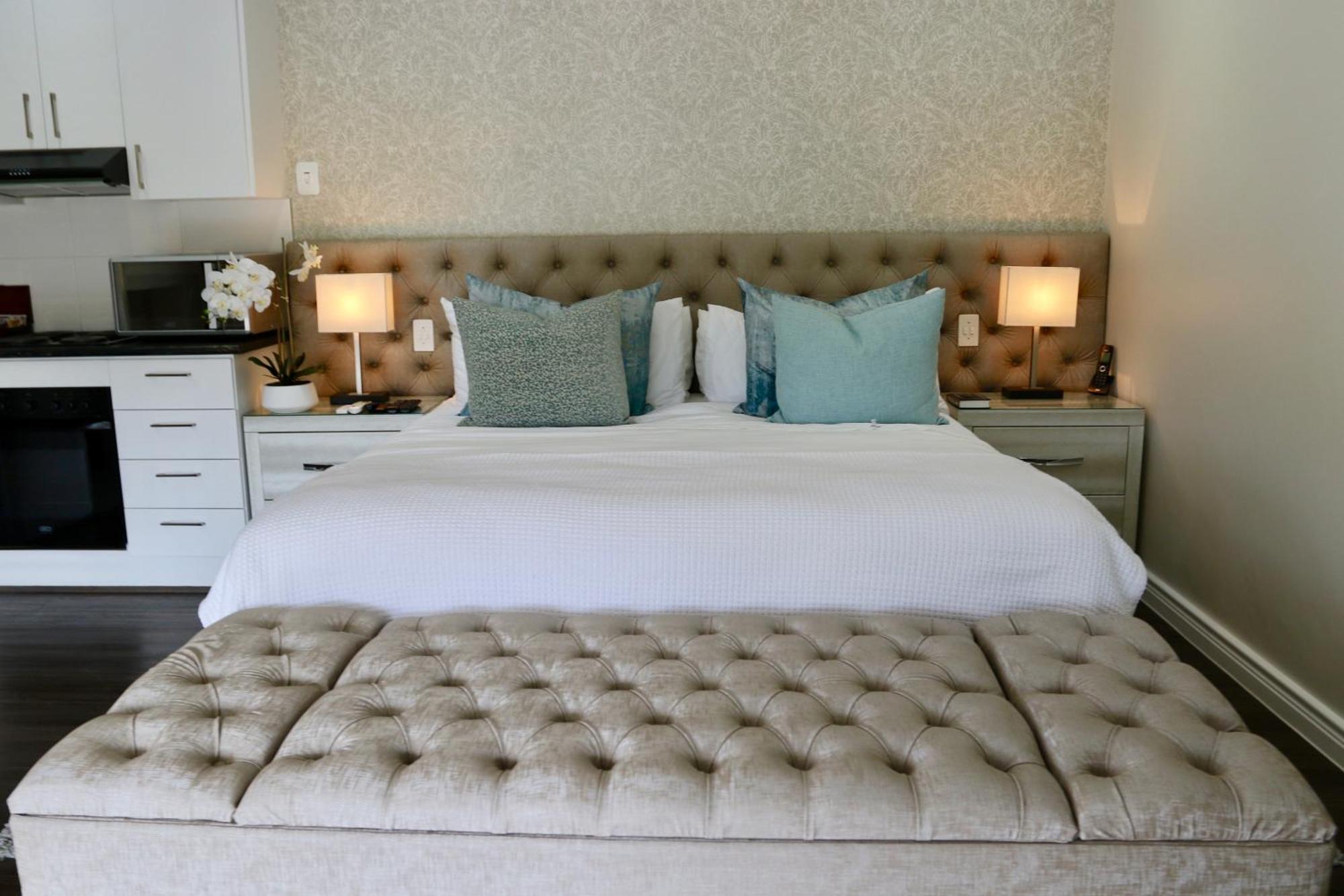 Alluvia Boutique Winery & Luxury Accommodation Стеленбош Стая снимка A bedroom at the hotel